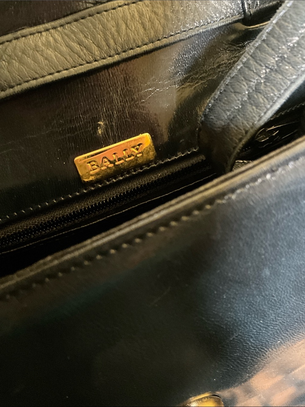 BALLY Vintage Classic Black Patent Crossbody Bag - Picture 4 of 5